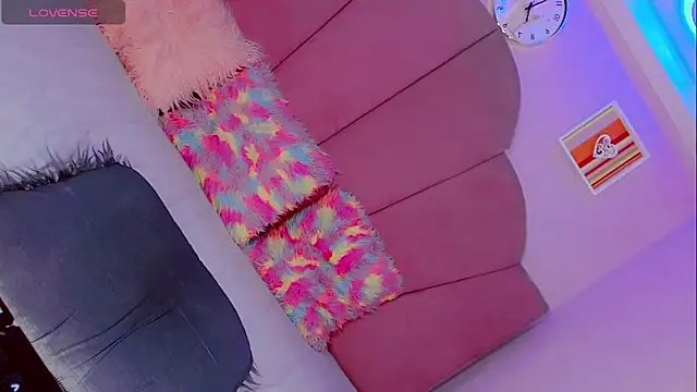 OSMARIEL SWEETT online show from December 7, 7:49 am