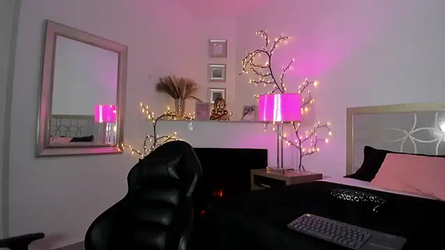 NattashaHotson online show from February 12, 8:38 am