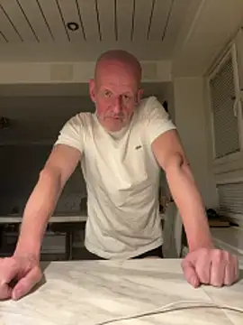 Snapshot of malematureisbest chatting on December 18, 7:31 pm malematureisbest online show from December 18, 7:31 pm