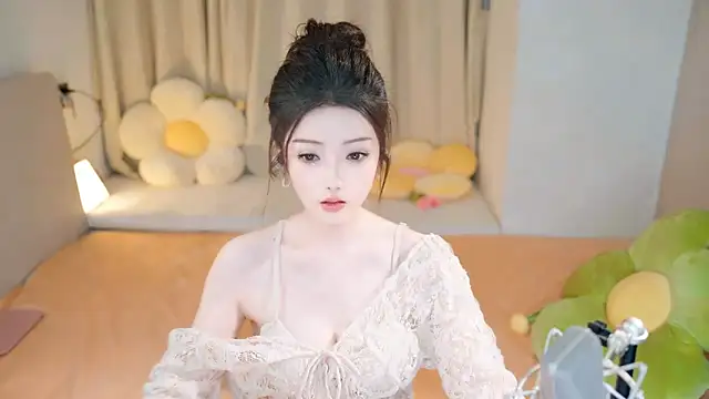 Snapshot of Eimile chatting on December 9, 2:49 pm Eimile online show from December 9, 2:49 pm