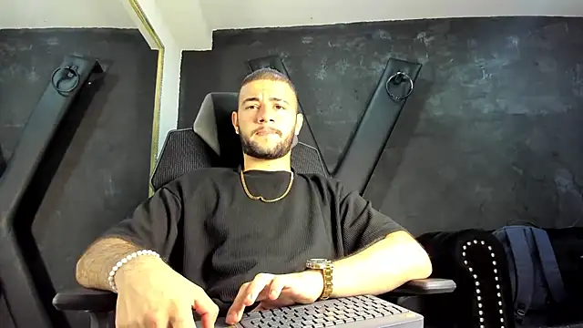 MaximusDick1  online show from October 6, 3:37 am