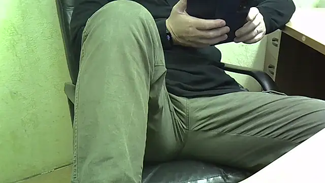 nikdov3 online show from November 14, 4:33 am