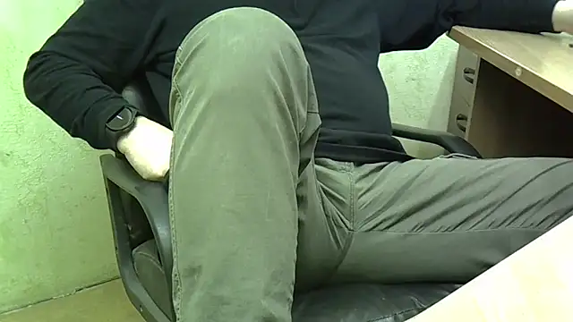 Snapshot of nikdov3 chatting on February 5, 4:50 am nikdov3 online show from February 5, 4:50 am