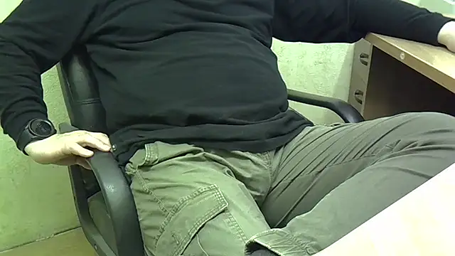 Snapshot of nikdov3 chatting on February 19, 4:41 am nikdov3 online show from February 19, 4:41 am