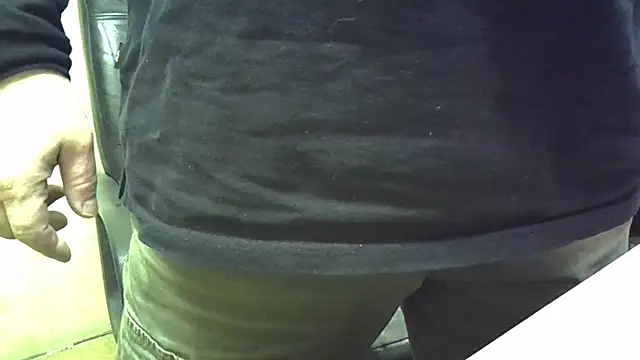 Snapshot of nikdov3 chatting on March 17, 4:50 am nikdov3 online show from March 17, 4:50 am