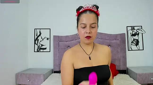 Snapshot of LunaSmitt chatting on March 13, 1:32 am LunaSmitt online show from March 13, 1:32 am