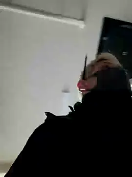 da--------i online show from February 12, 4:44 am