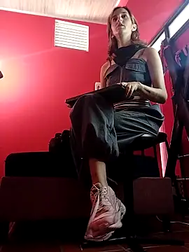 Snapshot of Ambar_Roux_ chatting on December 16, 4:01 pm Ambar Roux online show from December 16, 4:01 pm