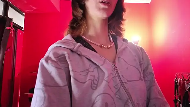 Ambar Roux  online show from March 9, 6:01 pm