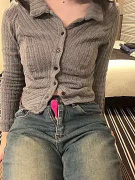 Snapshot of Mei_0906 chatting on February 5, 3:55 am Mei 0906 online show from February 5, 3:55 am