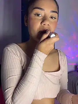 Snapshot of _Luana chatting on March 21, 9:01 am  Luana online show from March 21, 9:01 am