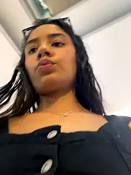 Snapshot of _Luana chatting on November 1, 8:22 pm Luana online show from November 1, 8:22 pm