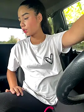 Snapshot of _Luana chatting on November 5, 7:47 pm Luana online show from November 5, 7:47 pm