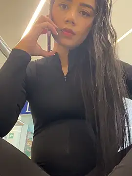 Snapshot of _Luana chatting on November 11, 5:35 pm Luana online show from November 11, 5:35 pm