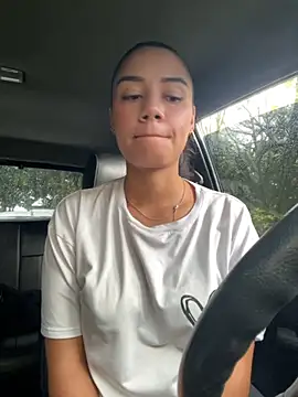 Snapshot of _Luana chatting on November 14, 6:39 pm Luana online show from November 14, 6:39 pm