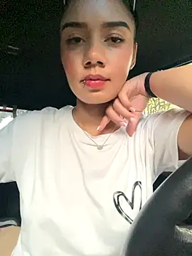 Snapshot of _Luana chatting on November 27, 6:43 pm Luana online show from November 27, 6:43 pm