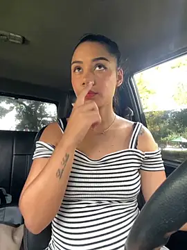 Snapshot of _Luana chatting on December 4, 6:27 pm Luana online show from December 4, 6:27 pm