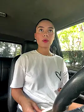 Snapshot of _Luana chatting on December 15, 5:28 pm Luana online show from December 15, 5:28 pm