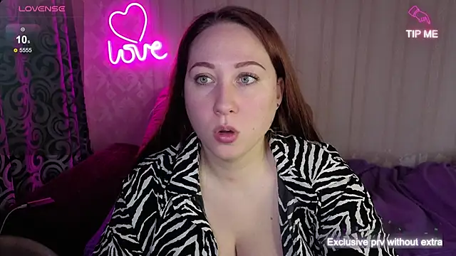 KellyCrystall online show from November 9, 6:33 am