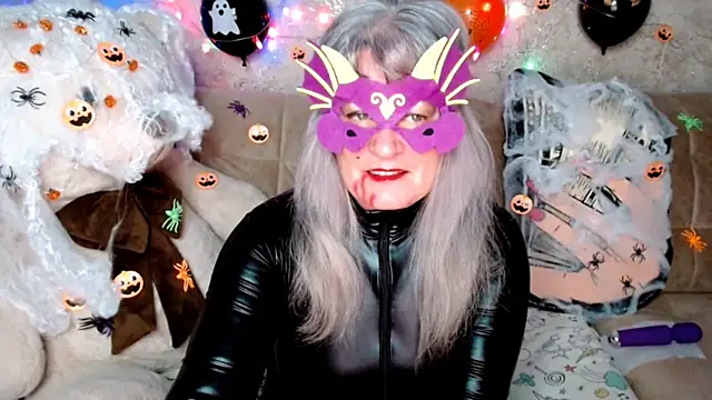 Snapshot of SiberiabBerry chatting on October 31, 3:02 pm SiberiabBerry online show from October 31, 3:02 pm