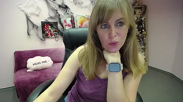 Hot Milady online show from November 7, 8:25 am