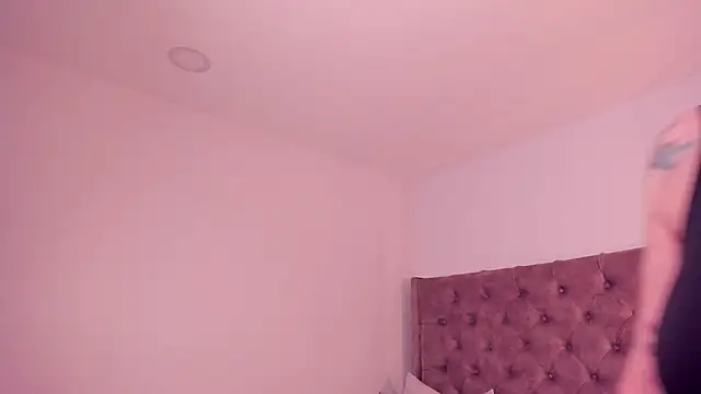 gabby london online show from June 30, 11:22 am