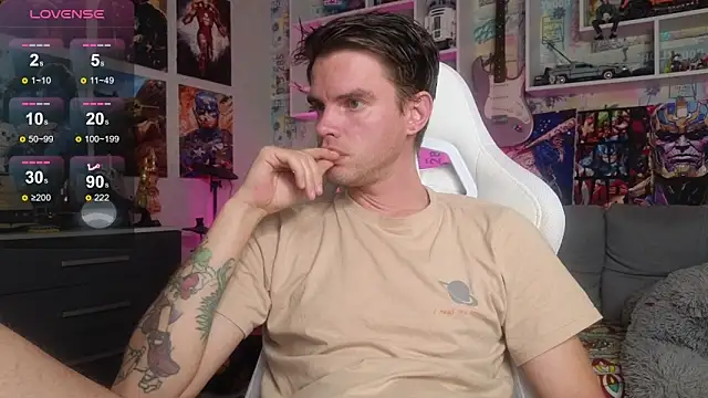 Snapshot of Mike_Burn chatting on October 15, 12:16 pm Mike Burn online show from October 15, 12:16 pm