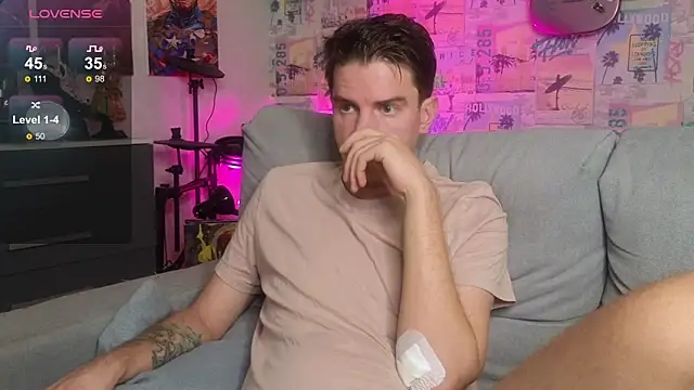 Snapshot of Mike_Burn chatting on October 26, 12:00 pm Mike Burn online show from October 26, 12:00 pm