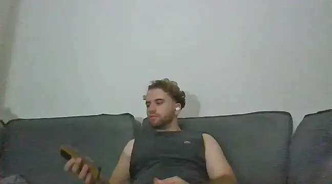 Snapshot of TomAlex chatting on December 10, 1:22 am TomAlex online show from December 10, 1:22 am
