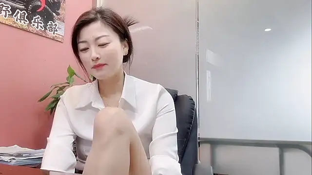 Snapshot of QianF-666 chatting on October 19, 2:12 am QianF-666 online show from October 19, 2:12 am