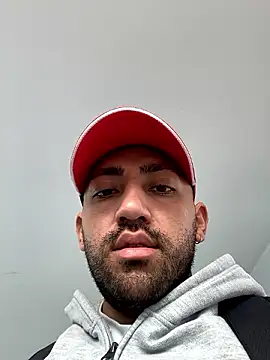 JuanZapata33 online show from December 2, 9:06 pm