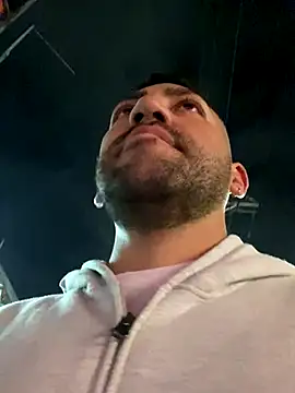 JuanZapata33 online show from December 8, 1:35 am