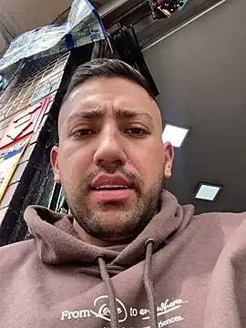 JuanZapata33 online show from December 29, 6:49 pm