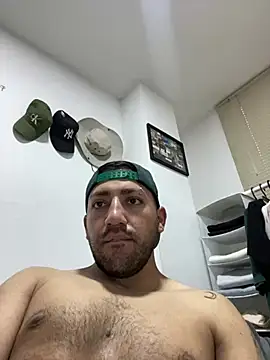 JuanZapata33 online show from January 21, 9:46 pm