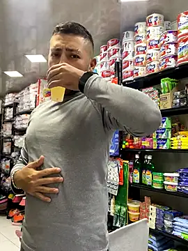 JuanZapata33 online show from October 3, 9:56 pm