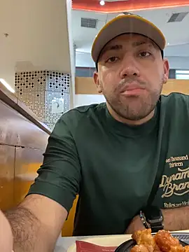 JuanZapata33 online show from October 29, 8:54 pm