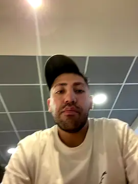 JuanZapata33 online show from December 5, 8:27 pm