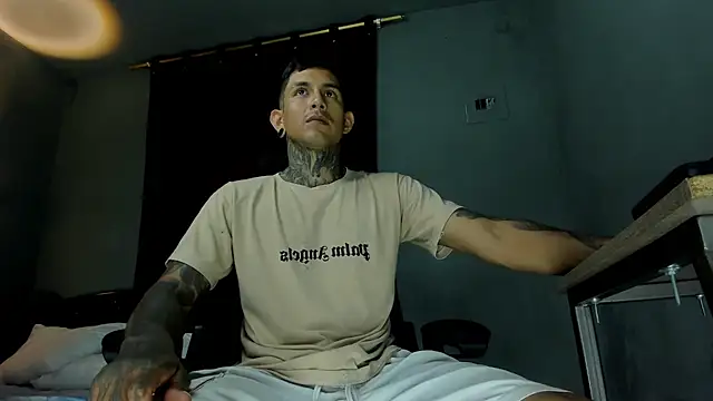 Travistanner 28 online show from March 27, 3:23 am