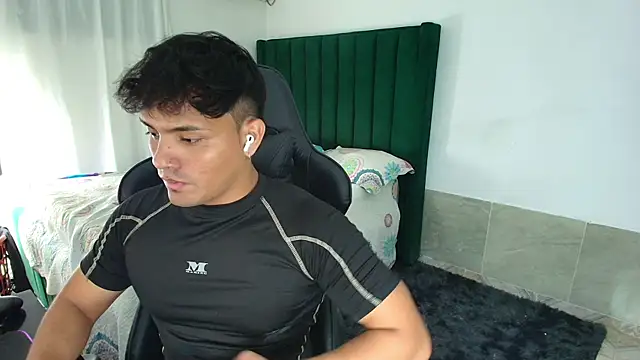 man dur07 online show from March 7, 3:14 am