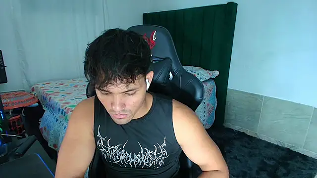Snapshot of man_dur07 chatting on April 22, 7:11 am man dur07 online show from April 22, 7:11 am