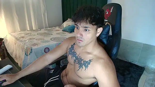 Snapshot of man_dur07 chatting on May 14, 7:53 pm man dur07 online show from May 14, 7:53 pm