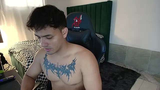 Snapshot of man_dur07 chatting on June 12, 7:57 pm man dur07 online show from June 12, 7:57 pm