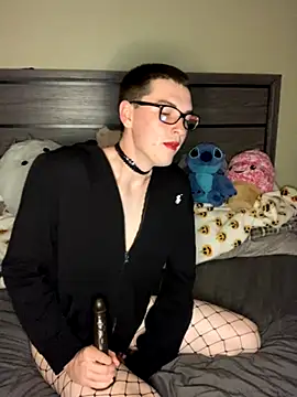 Snapshot of YourFavTwinkie chatting on November 5, 7:41 am YourFavTwinkie online show from November 5, 7:41 am