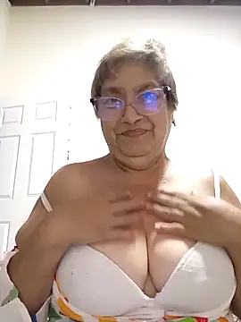 Snapshot of florecita69 chatting on May 6, 9:20 pm florecita69 online show from May 6, 9:20 pm