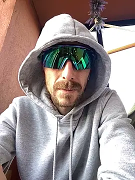 Snapshot of dann1111 chatting on November 8, 2:28 pm dann1111 online show from November 8, 2:28 pm