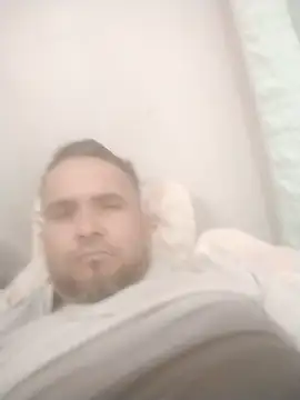 Snapshot of estuker22 chatting on February 22, 8:18 pm estuker22 online show from February 22, 8:18 pm