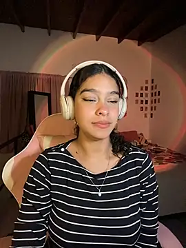 Snapshot of Arteatenea__ chatting on December 4, 4:22 am Arteatenea online show from December 4, 4:22 am