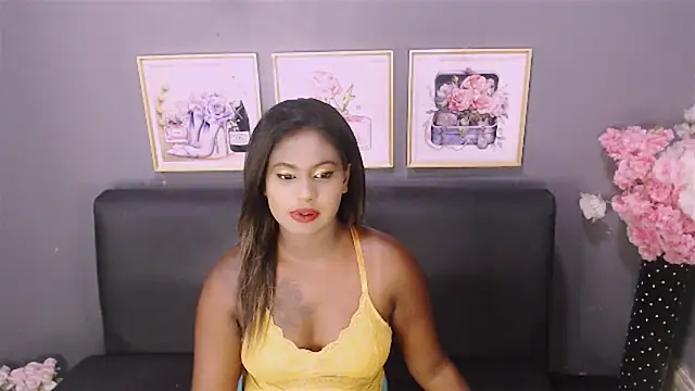 Snapshot of Littleindianmilf chatting on January 8, 9:00 am Littleindianmilf online show from January 8, 9:00 am