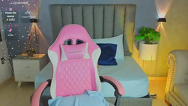 Snapshot of angelica_dymond chatting on October 31, 12:28 pm angelica dymond online show from October 31, 12:28 pm