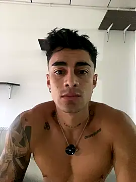 Snapshot of Danifornari chatting on October 29, 8:21 pm Danifornari online show from October 29, 8:21 pm